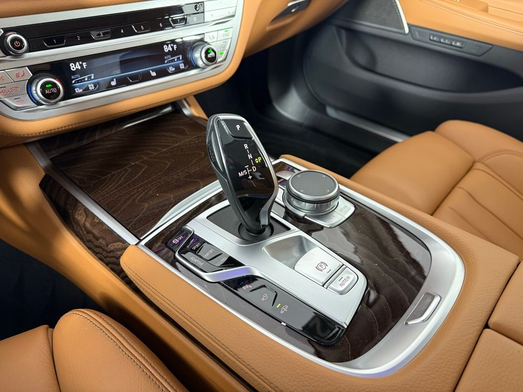 Thumbnail: 2022 BMW 7 Series - 18