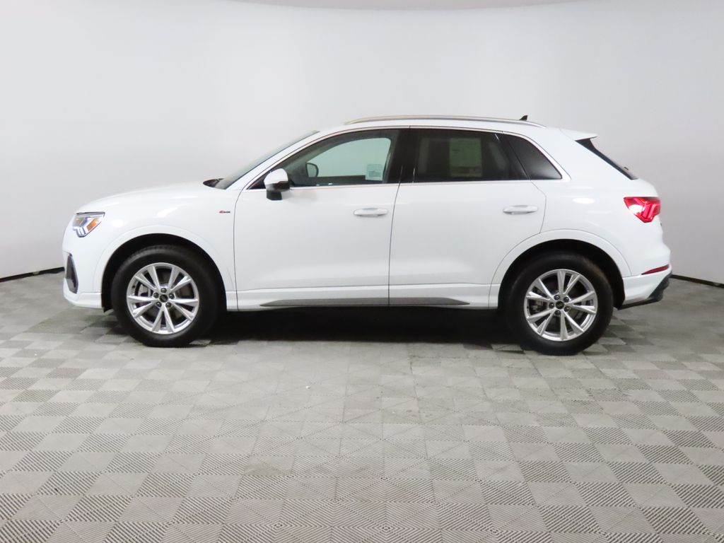 Thumbnail: 2023 Audi Q3 - 2