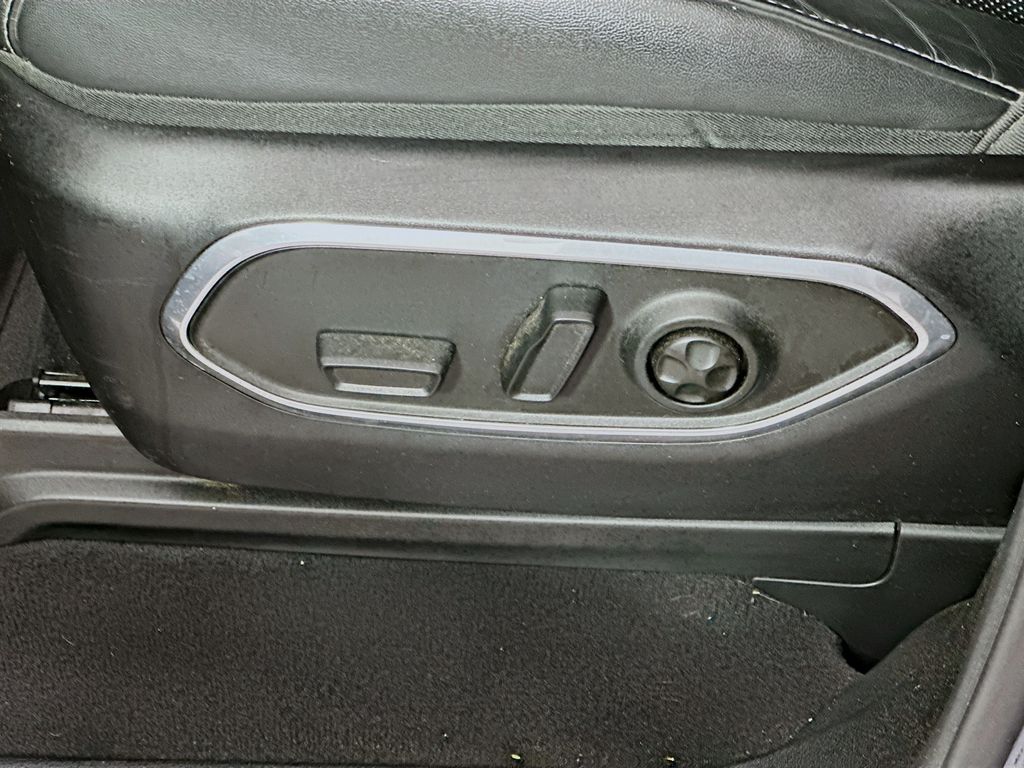 Used 2023 Gray Jeep Base image 23