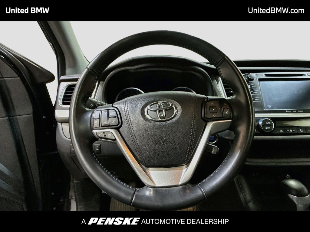 Thumbnail: 2016 Toyota Highlander - 13