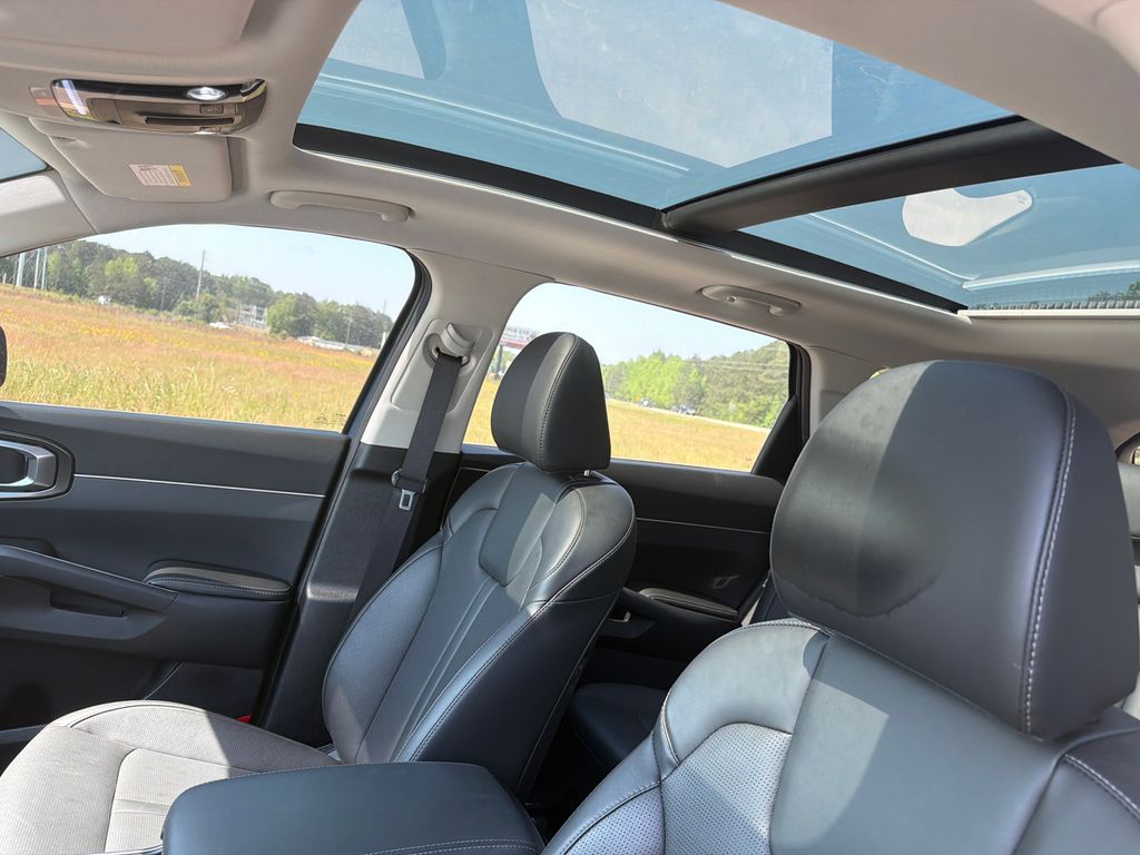 Used 2025 Black Kia S image 34