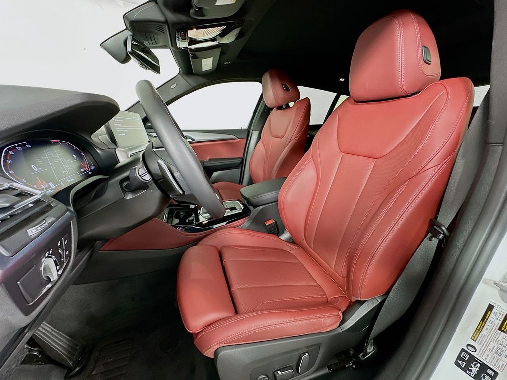 Thumbnail: 2025 BMW X4 - 21