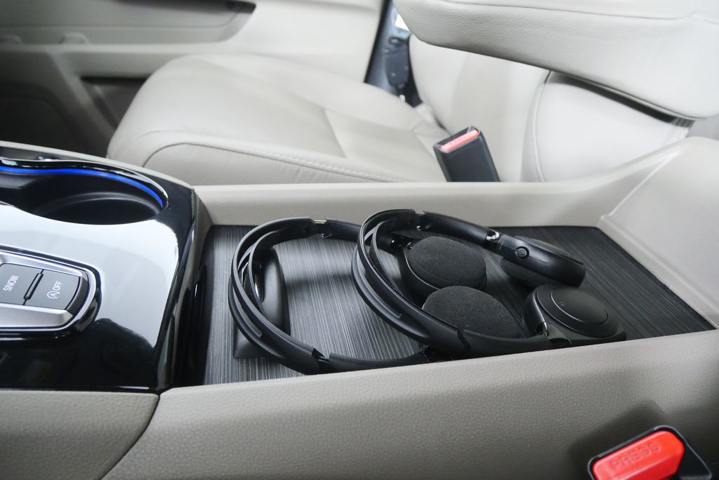 Thumbnail: 2017 Honda Pilot - 29