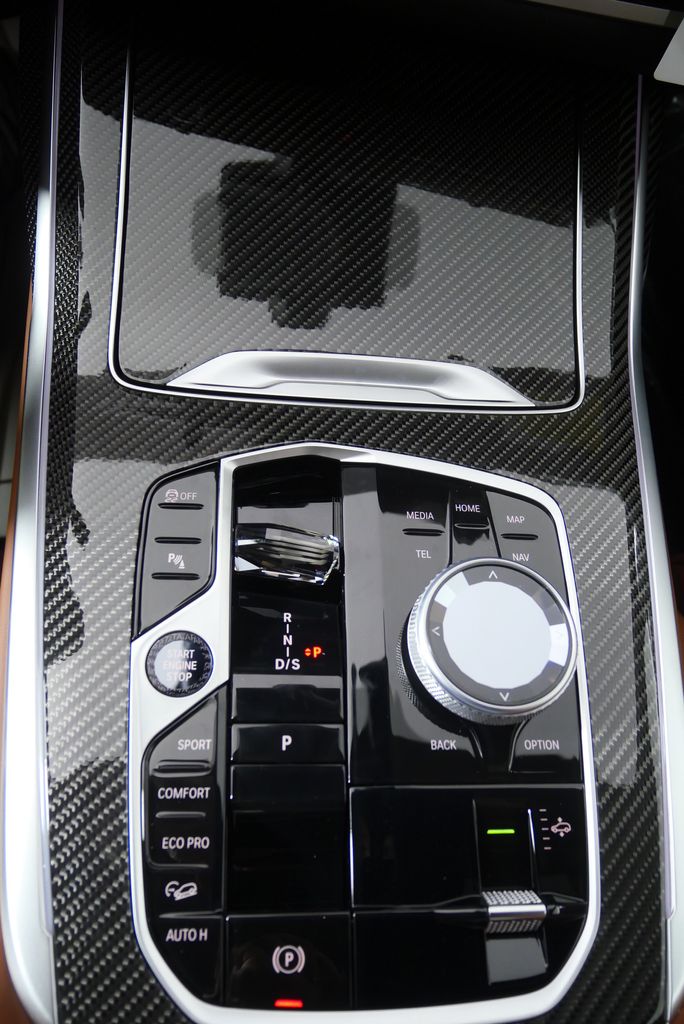 2026 BMW X7 M60i 23