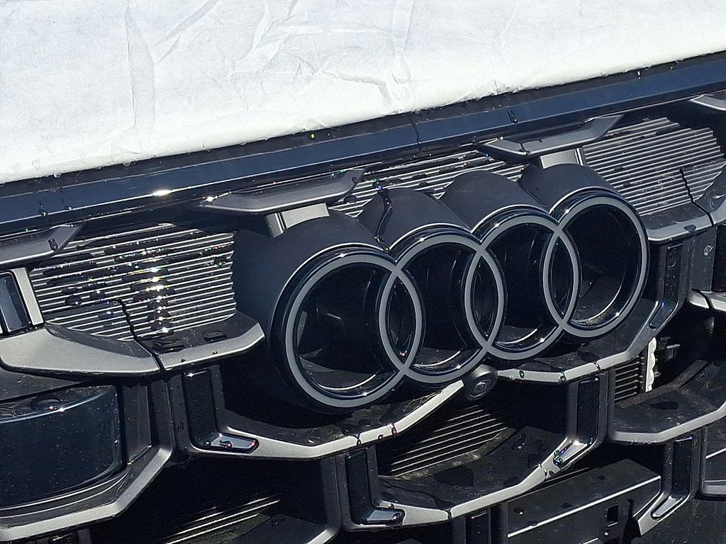 Thumbnail: 2026 Audi SQ7 - 4