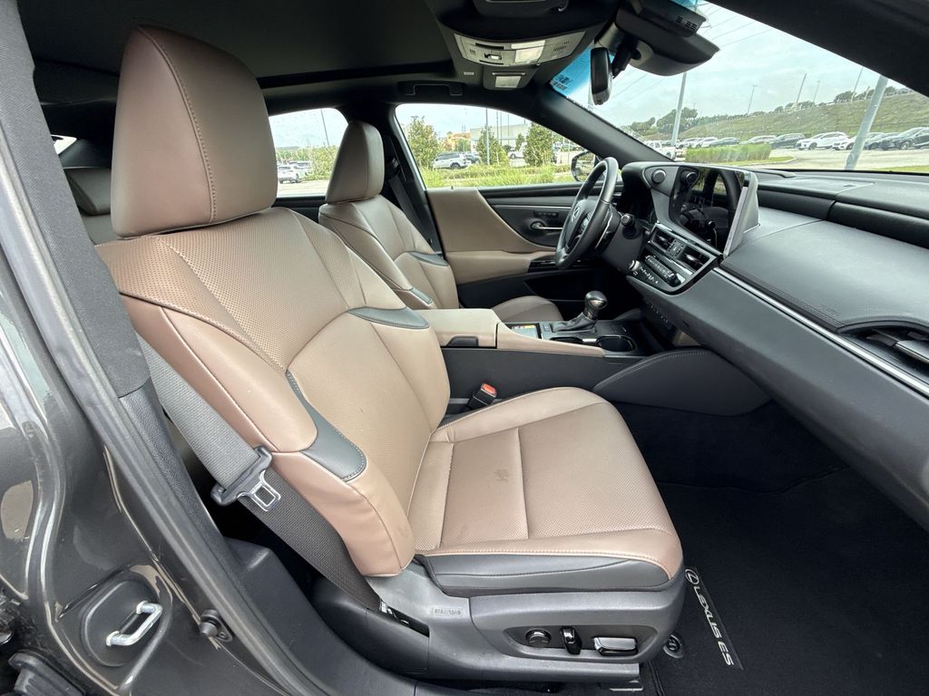 Thumbnail: 2025 Lexus ES - 16