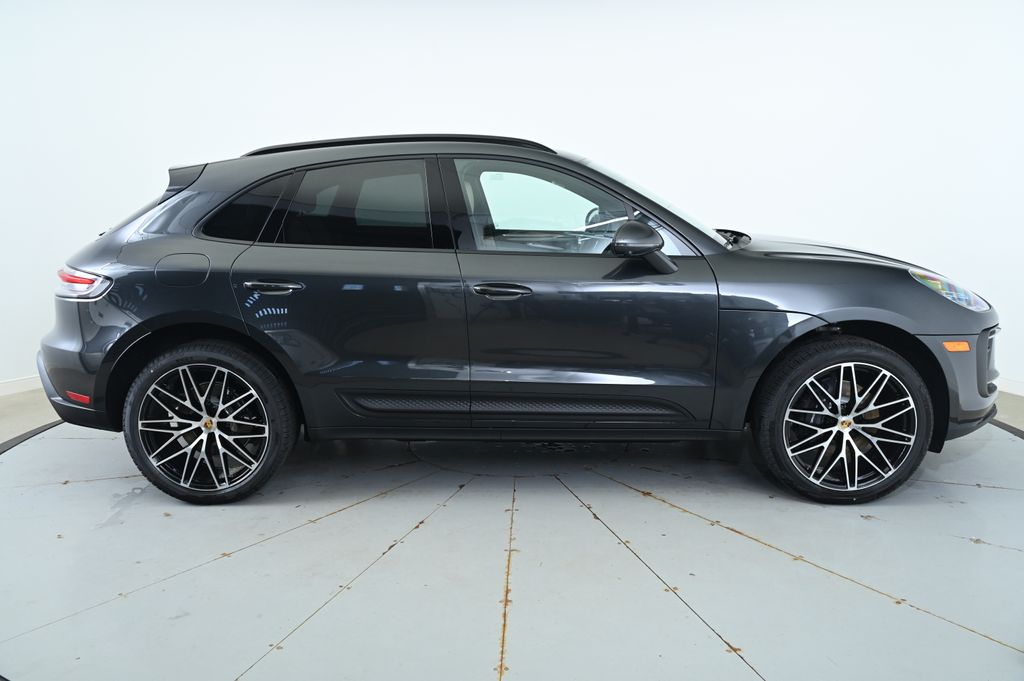 Thumbnail: 2025 Porsche Macan - 8