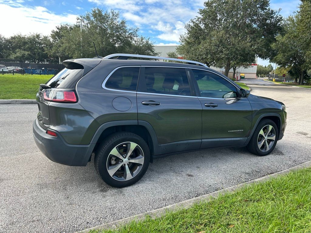 Thumbnail: 2019 Jeep Cherokee - 5