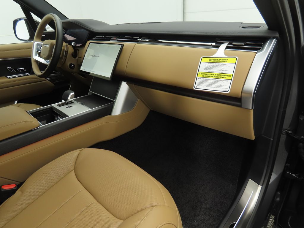 2025 Land Rover Range Rover SE 19