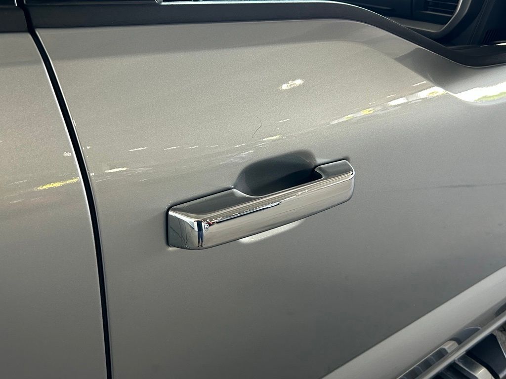 Used 2025 Silver Metallic Ford XLT image 14