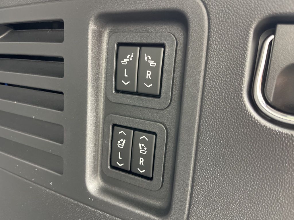 Thumbnail: 2026 Chevrolet Traverse - 23