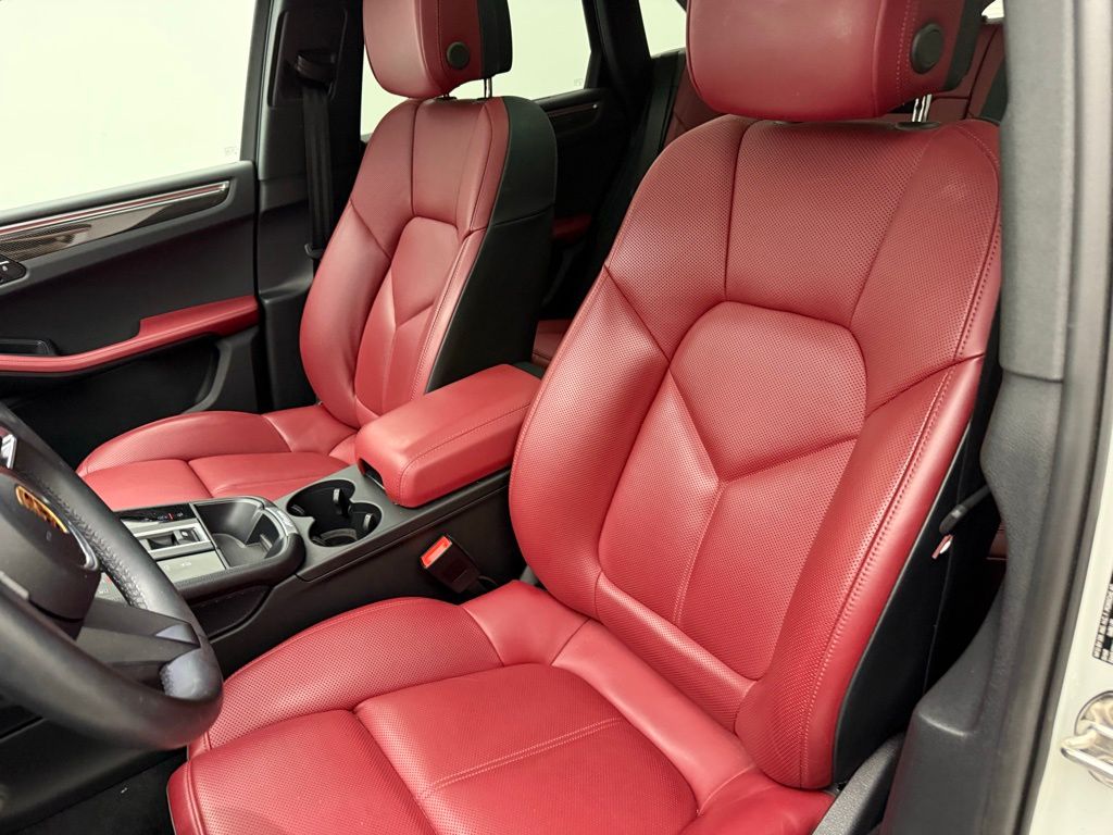 Thumbnail: 2023 Porsche Macan - 5