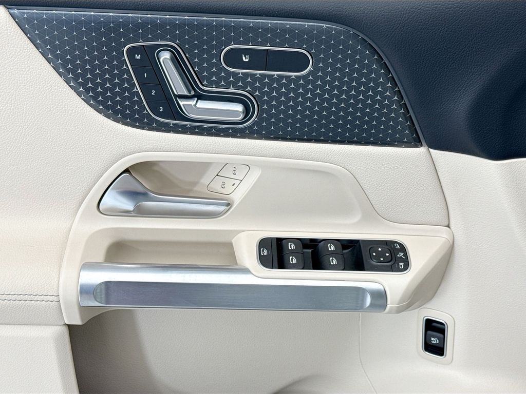 Certified Used 2025 White Mercedes-Benz GLB 250 image 21