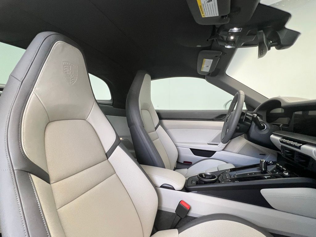 Thumbnail: 2025 Porsche 911 - 17