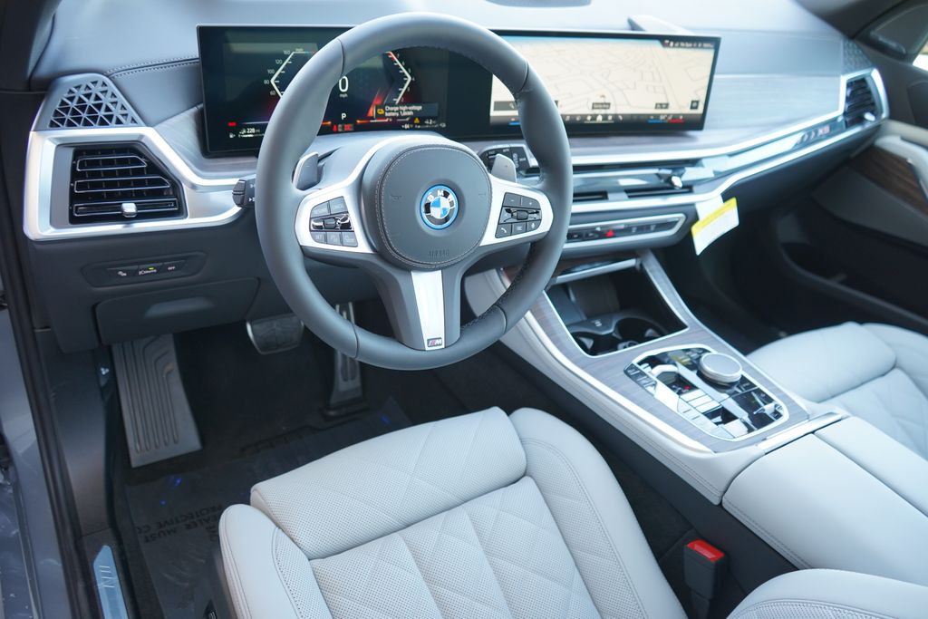 Thumbnail: 2026 BMW X5 - 13