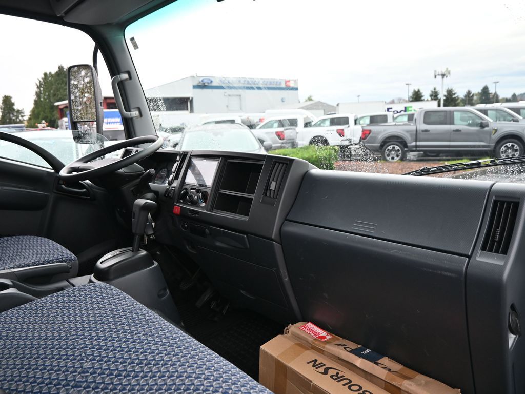2024 Isuzu NPR HD 