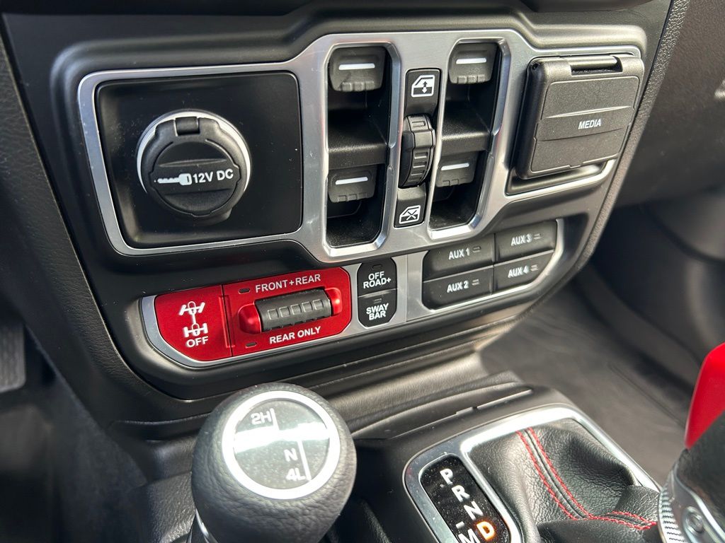 Thumbnail: 2022 Jeep Wrangler - 32