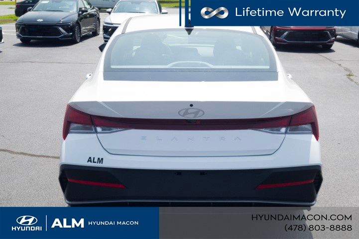 New 2026 White Hyundai SE image 8