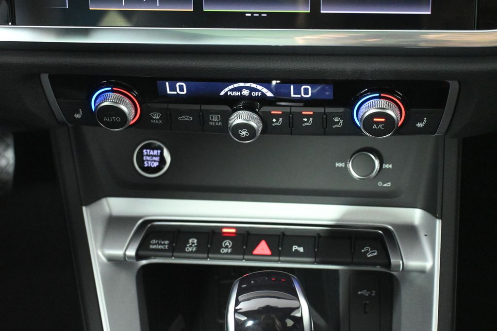 Thumbnail: 2025 Audi Q3 - 18