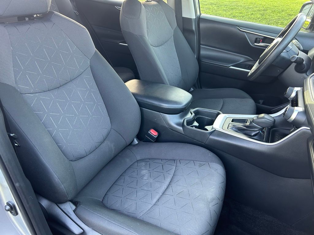 Thumbnail: 2020 Toyota RAV4 - 15