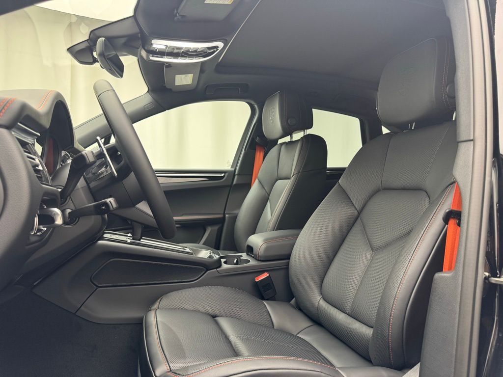 Thumbnail: 2025 Porsche Macan - 16