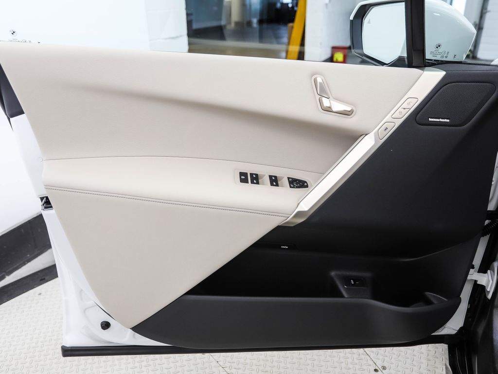 Thumbnail: 2026 BMW iX - 10