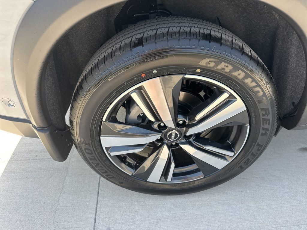 2025 Boulder Gray Pearl Nissan Rogue SL FWD SUV