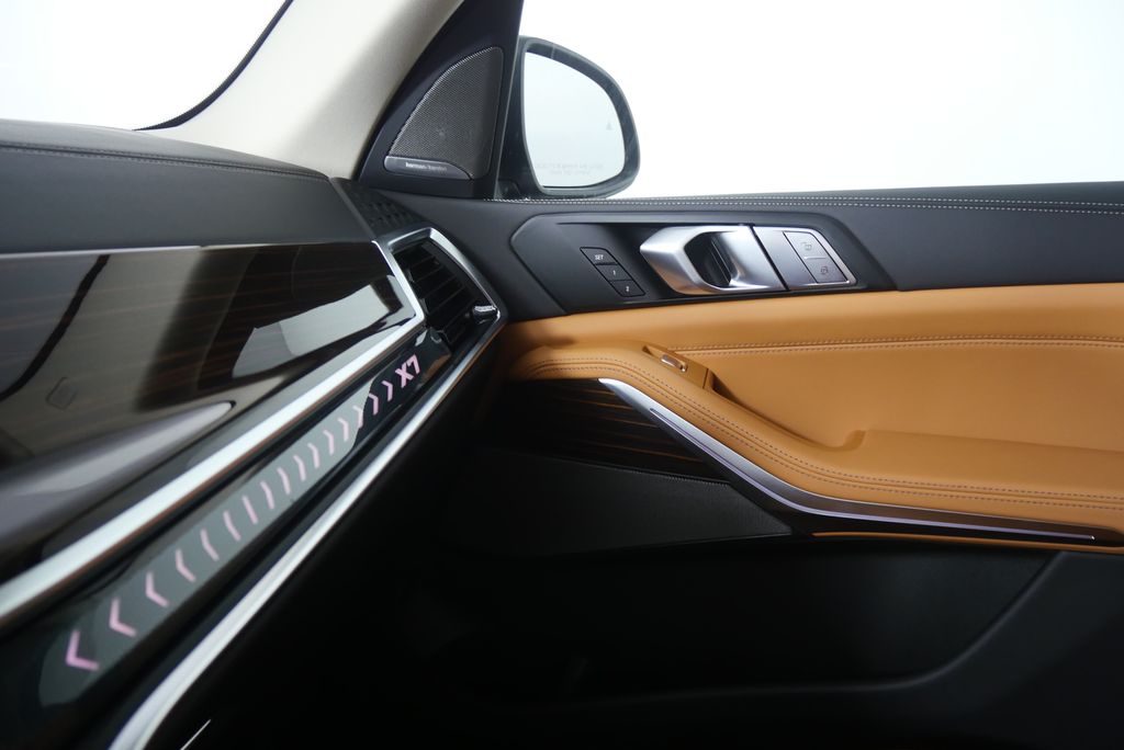 Thumbnail: 2026 BMW X7 - 26