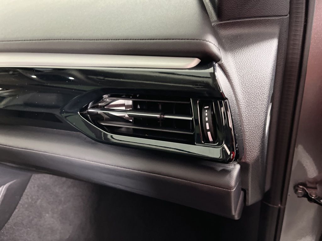 Thumbnail: 2023 Acura MDX - 17