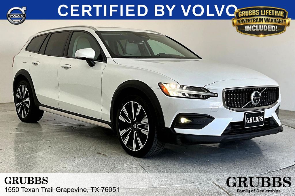 Crystal White Pearl 2025 Volvo V60 Cross Country B5 Ultra AWD Wagon All-Wheel Drive Automatic