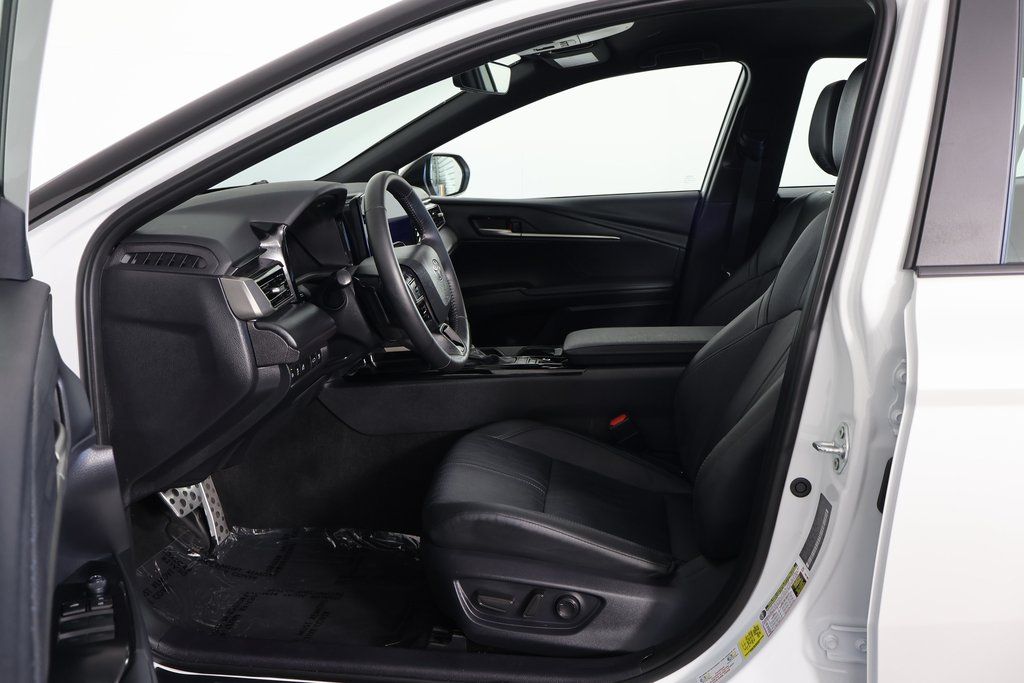 Thumbnail: 2025 Toyota Camry - 10