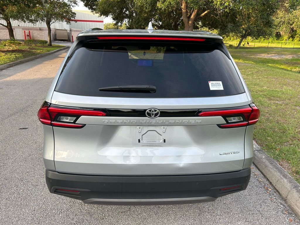 Thumbnail: 2024 Toyota Grand Highlander - 4