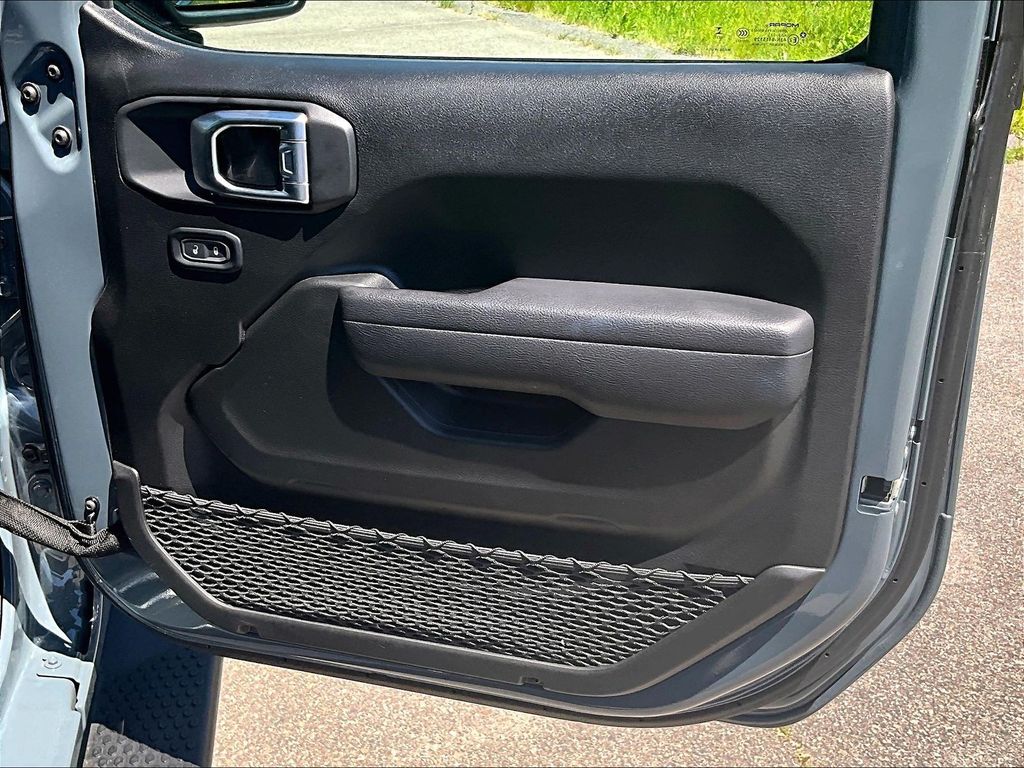 2024 Jeep Wrangler — photo 12