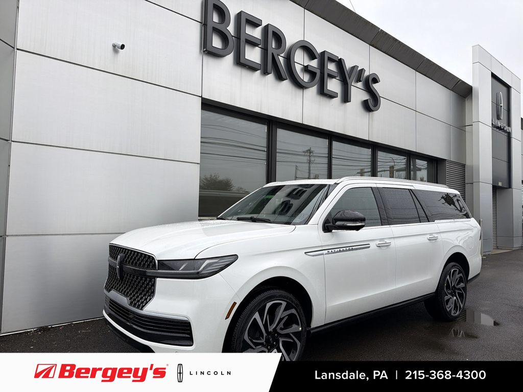 Star White Metallic Tri-Coat 2026 Lincoln Navigator SUV / Crossover Four-Wheel Drive Automatic