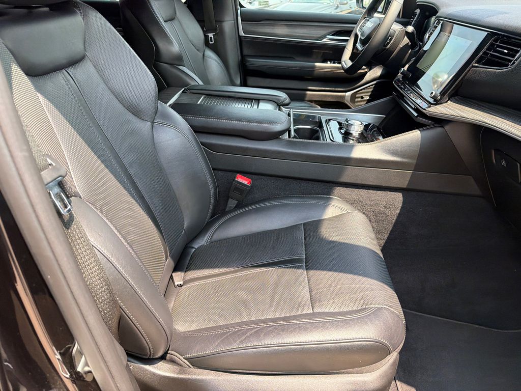 2023 Jeep Wagoneer Series II - Photo 13