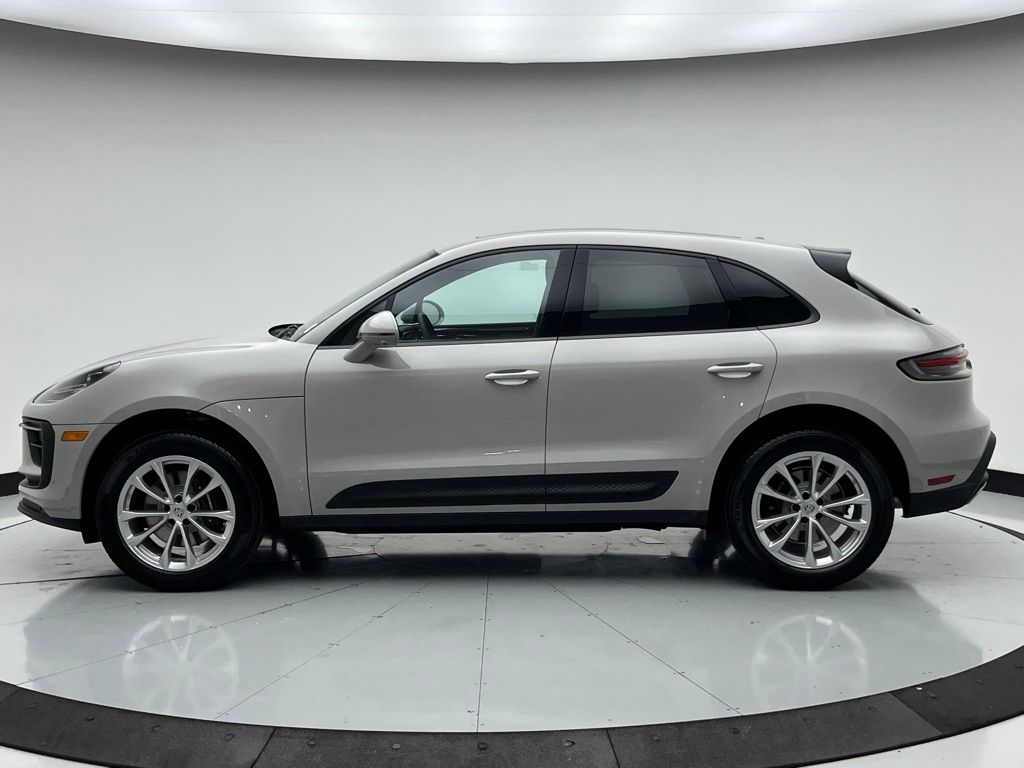 Thumbnail: 2025 Porsche Macan - 2