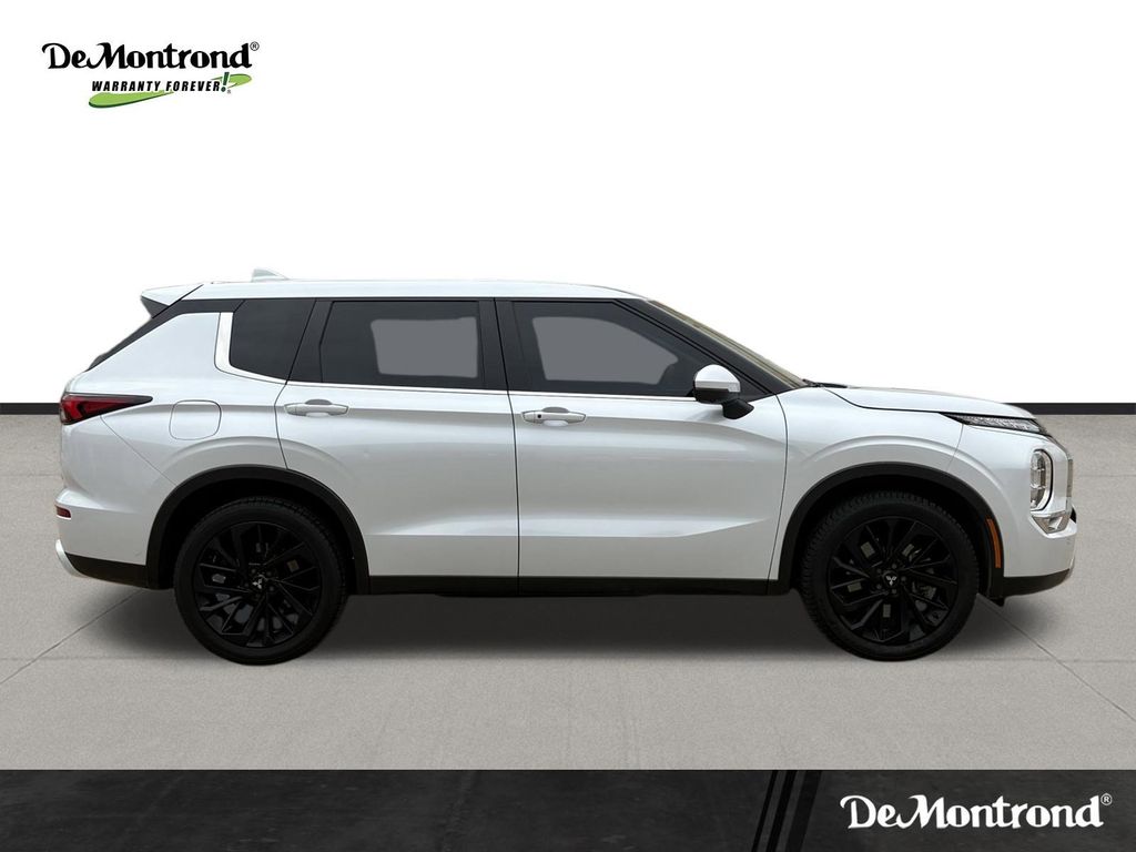 2022 Mitsubishi Outlander SE  at Baytown Hyundai
