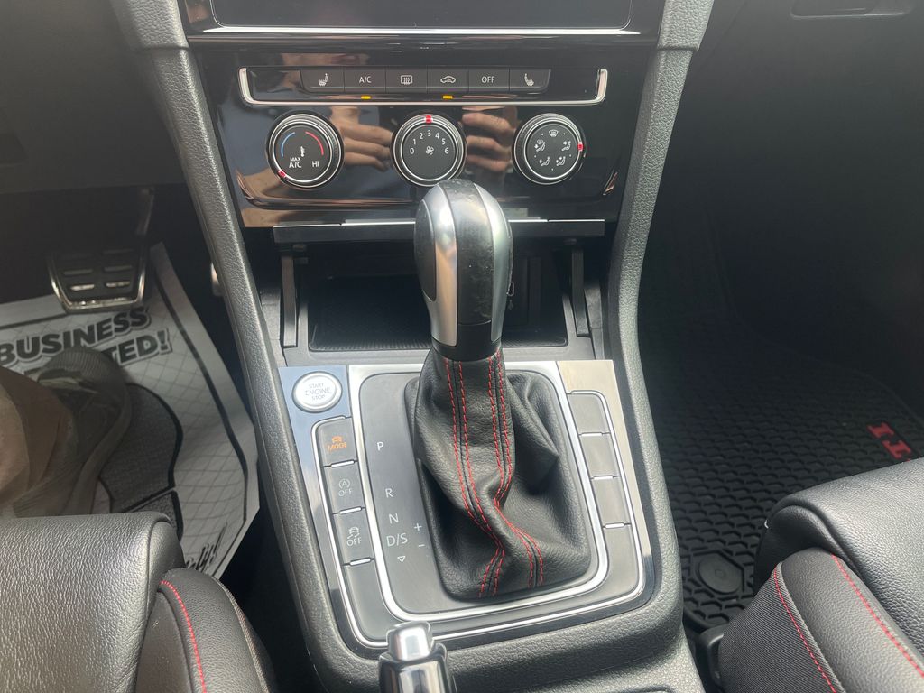 2021 Volkswagen Golf Gti 2.0T SE photo