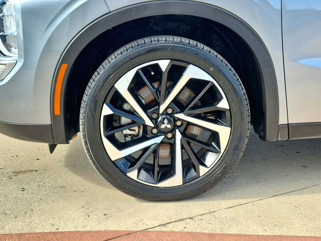 2022 Mitsubishi Outlander SE Gray at Emmons Autoplex