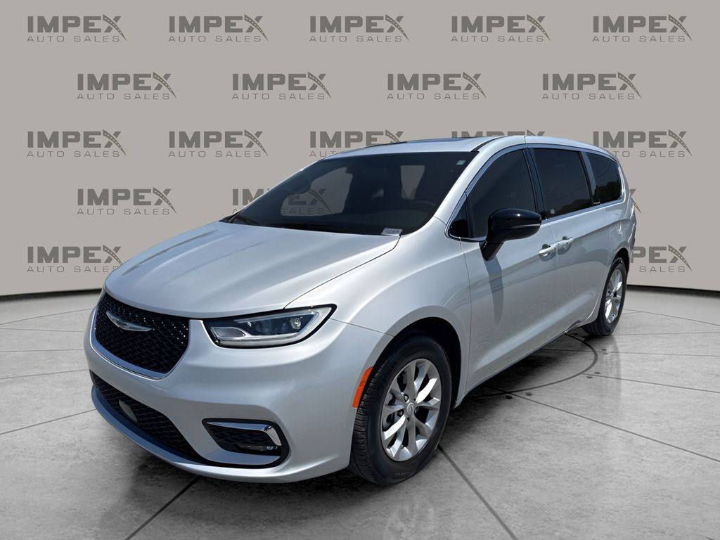 2026 Chrysler Pacifica Limited's photo