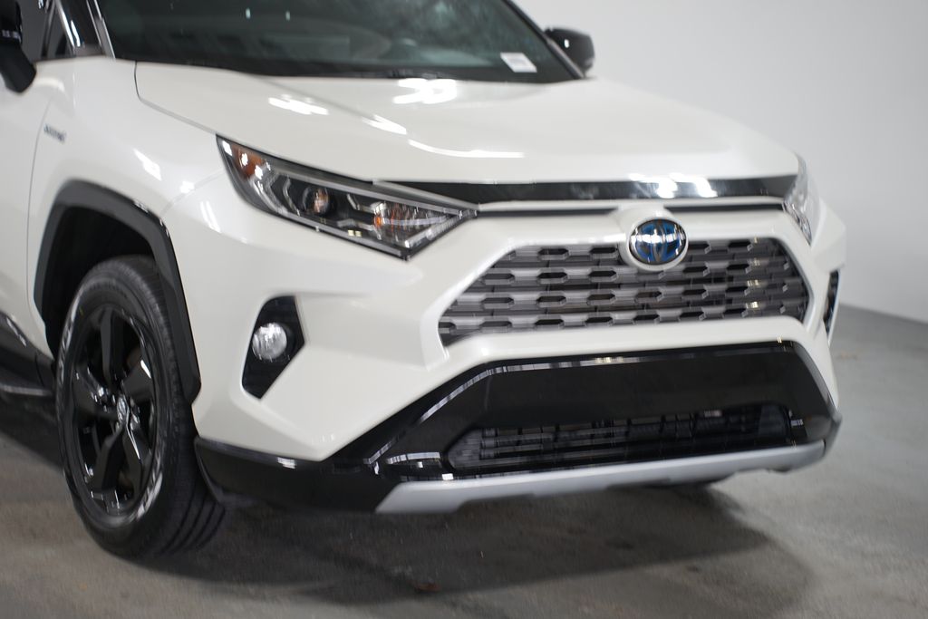 2020 Toyota RAV4 XSE 4