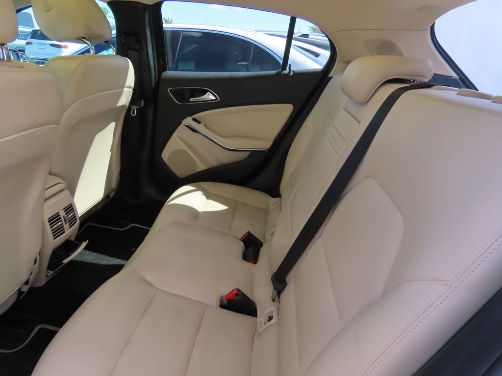 Thumbnail: 2015 Mercedes-Benz GLA - 11