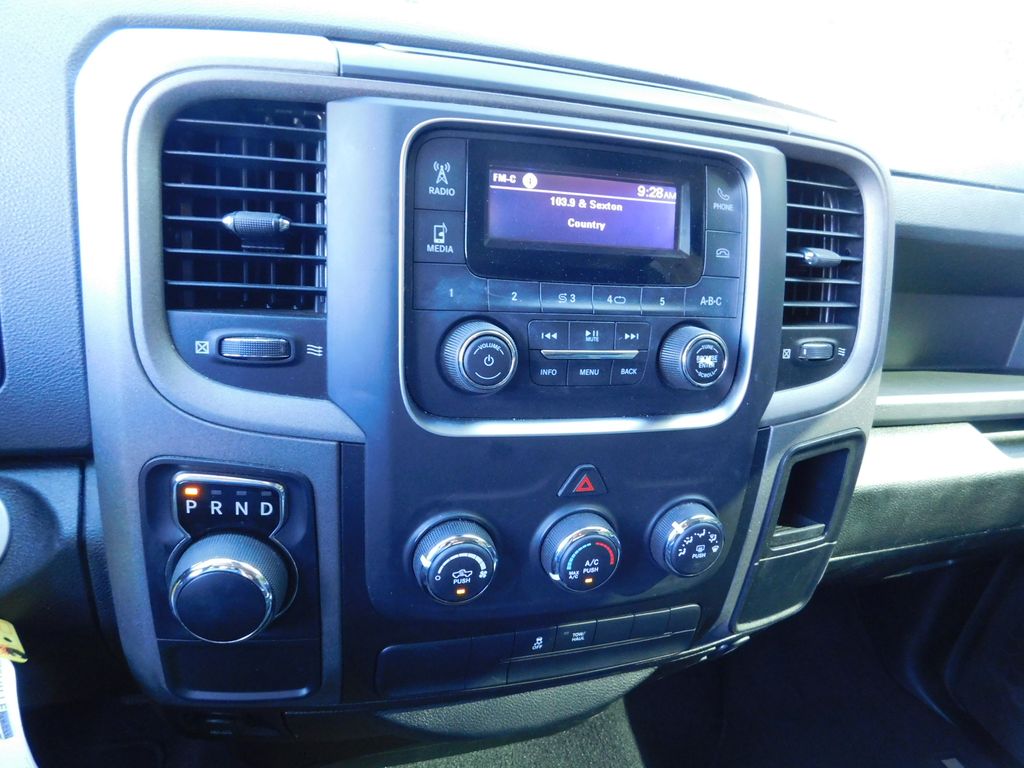 Thumbnail: 2019 RAM 1500 Classic - 9