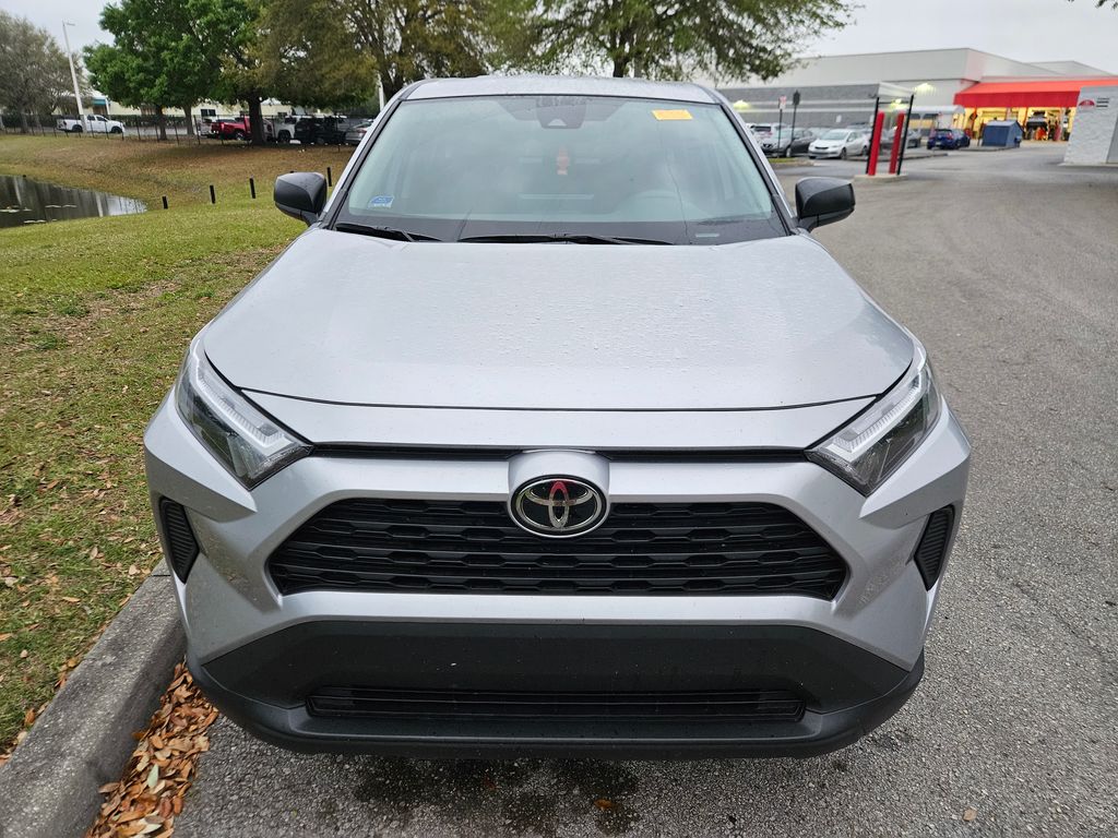 2024 Toyota RAV4 LE 8