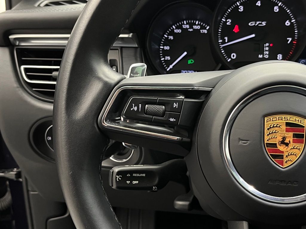 Thumbnail: 2022 Porsche Macan - 13