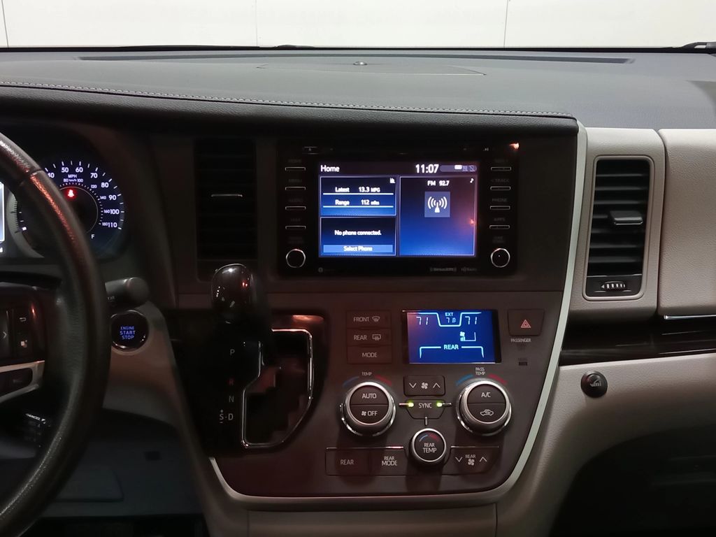 2020 Toyota Sienna XLE