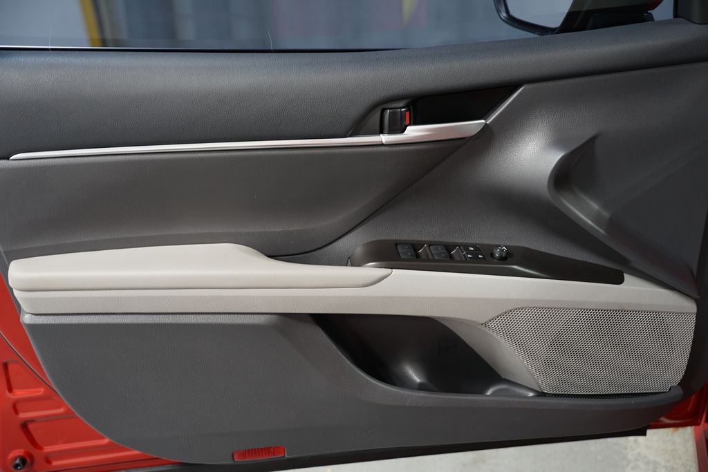 2024 Toyota Camry SE 28