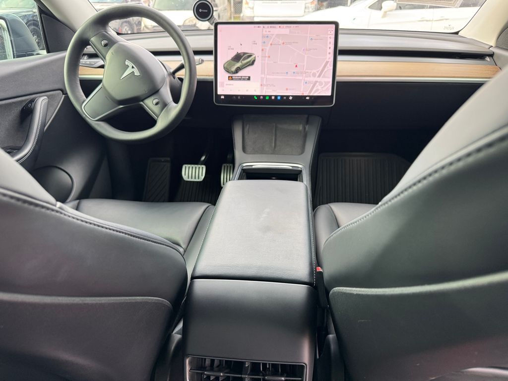 View vehicle photo 7