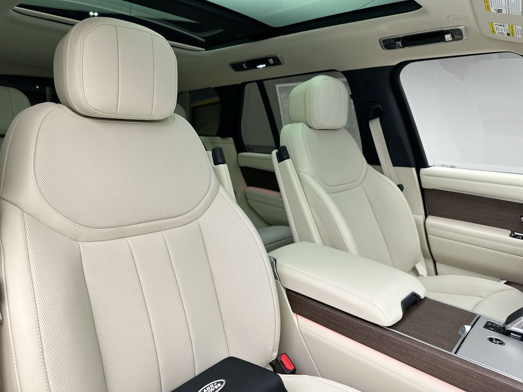 Thumbnail: 2025 Land Rover Range Rover - 5