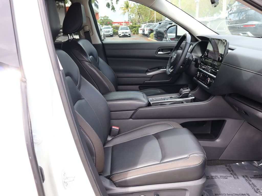 Used 2024 White Nissan SL image 31